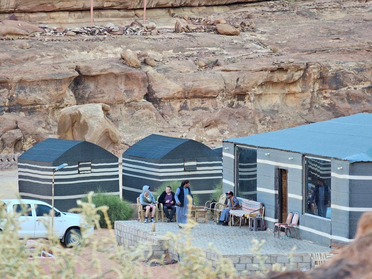 לינה וארוחת בוקר וואדי רם Beduin Star Trail Camp מראה חיצוני תמונה