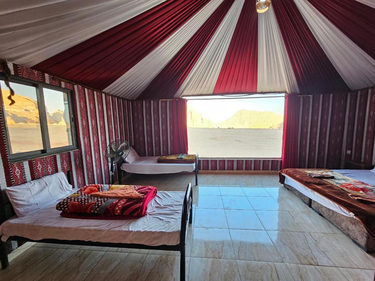 לינה וארוחת בוקר וואדי רם Beduin Star Trail Camp מראה חיצוני תמונה