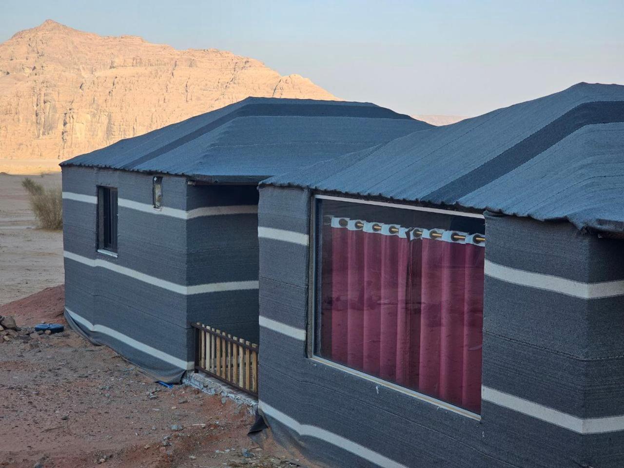 לינה וארוחת בוקר וואדי רם Beduin Star Trail Camp מראה חיצוני תמונה