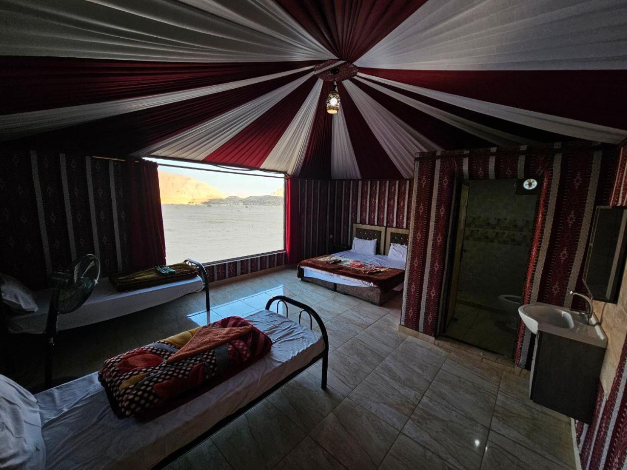 לינה וארוחת בוקר וואדי רם Beduin Star Trail Camp מראה חיצוני תמונה