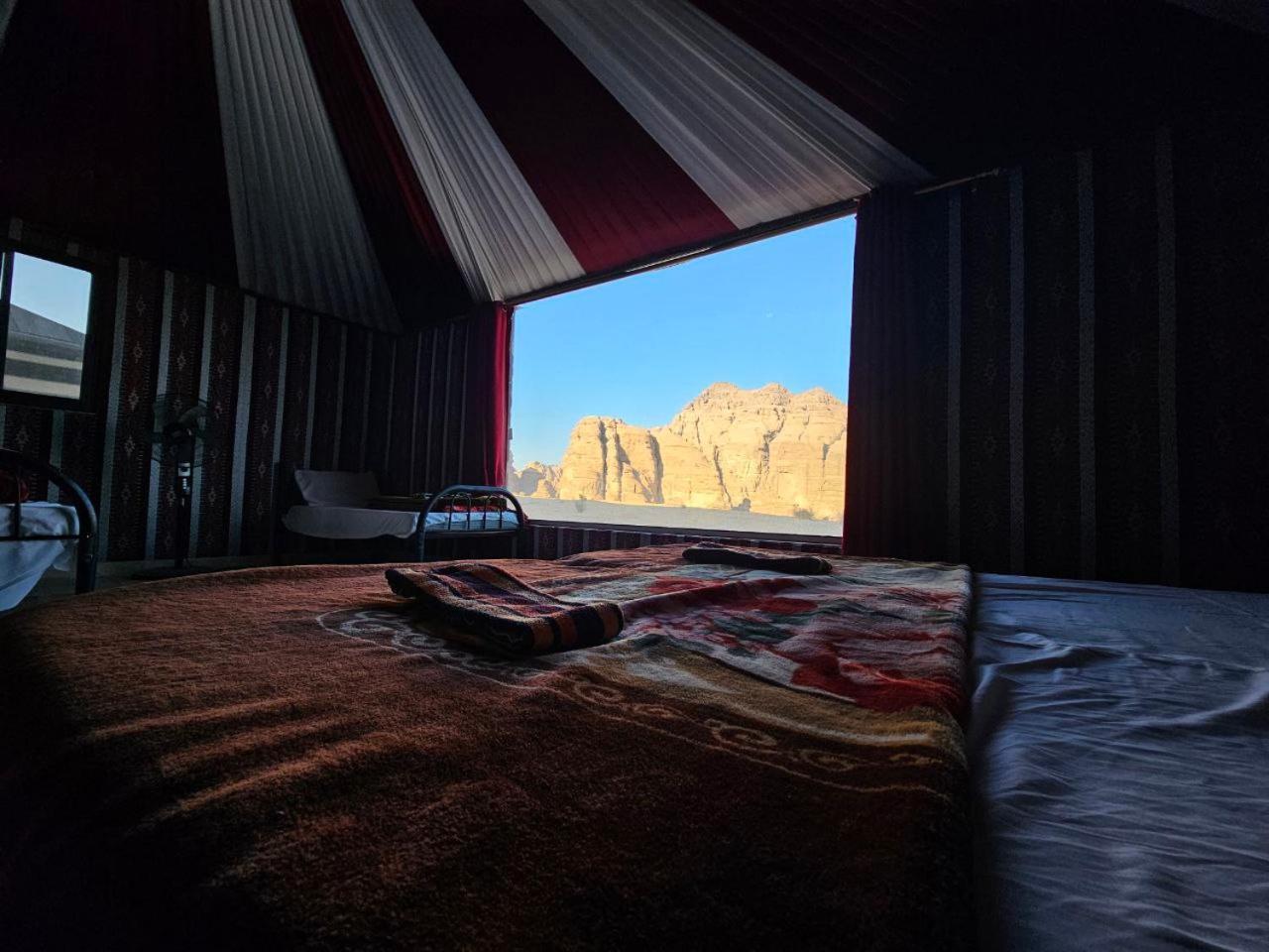 לינה וארוחת בוקר וואדי רם Beduin Star Trail Camp מראה חיצוני תמונה