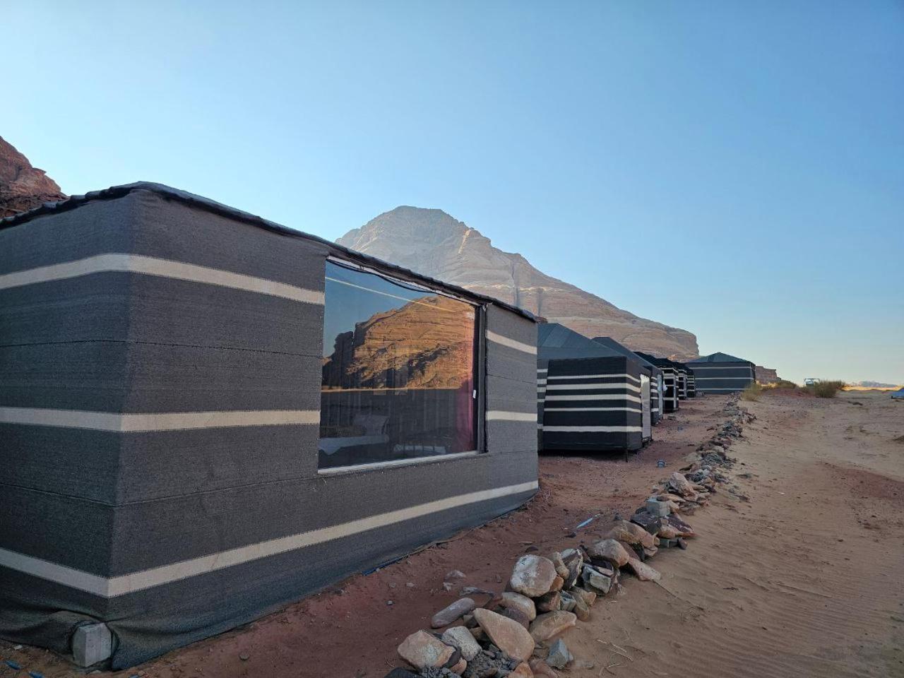 לינה וארוחת בוקר וואדי רם Beduin Star Trail Camp מראה חיצוני תמונה